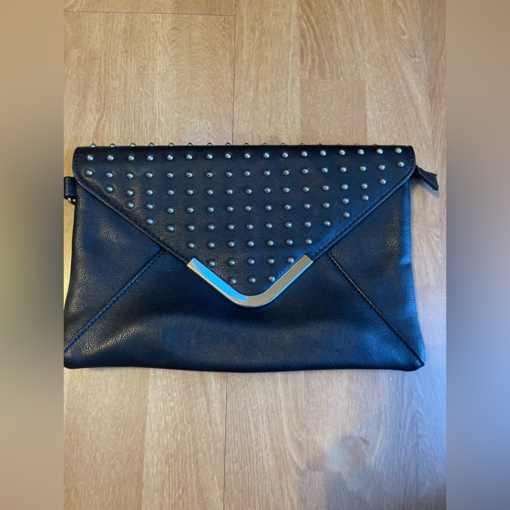 Black clutch